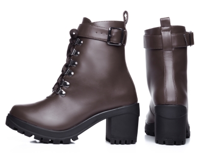  - Bota Cano Curto Feminina
