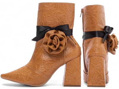  - Bota Bico Fino Cano Médio